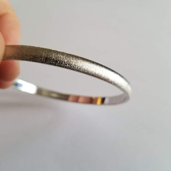Vintage Monet bangle bracelet silver tone textured finish - Picture 7 of 13